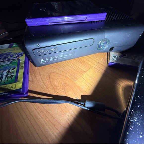 Xbox 360 250GB Kinect in the original box - Picture 2 of 14